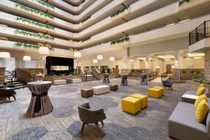Posezení v ubytování Hilton Fort Collins