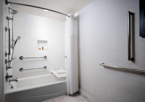 Koupelna v ubytování Hilton Fort Collins