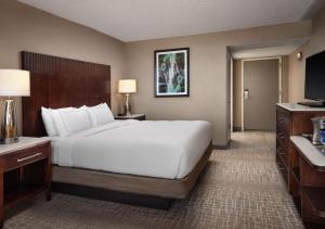Postel nebo postele na pokoji v ubytování Hilton Fort Collins