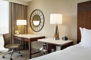 Postel nebo postele na pokoji v ubytování Hilton Fort Collins