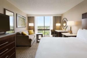 Postel nebo postele na pokoji v ubytování Hilton Fort Collins