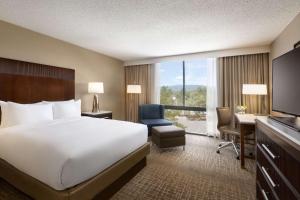 Postel nebo postele na pokoji v ubytování Hilton Fort Collins