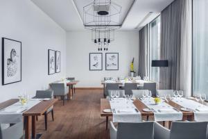מסעדה או מקום אחר לאכול בו ב-Hilton Gdansk