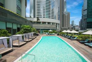 Hồ bơi trong/gần Conrad Hong Kong