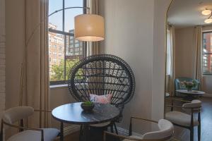 Posezení v ubytování The Frederick Hotel Tribeca