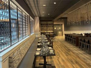 亨茨维尔合博套房酒店餐厅或其他用餐的地方