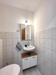 Phòng tắm tại Stilvolles Apartment mit ländlichem Ausblick