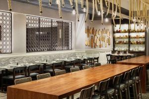 亨茨维尔合博套房酒店餐厅或其他用餐的地方