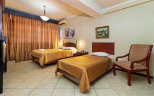 Postel nebo postele na pokoji v ubytování Hotel Malecon Inn