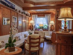 Afbeelding uit fotogalerij van Hotel Garnì La Montanara in Madonna di Campiglio