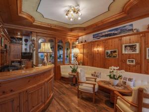 Afbeelding uit fotogalerij van Hotel Garnì La Montanara in Madonna di Campiglio