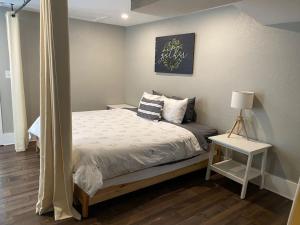 A bed or beds in a room at Newly Remodeled 2 BR Private Home w/ King Bed