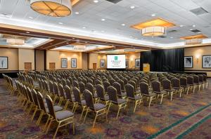 Khu vực hỗ trợ khách đi công tác/phòng hội thảo tại Embassy Suites by Hilton Kansas City International Airport +58 ảnh