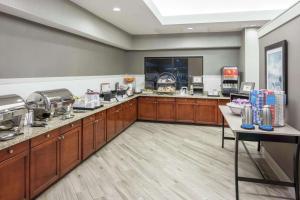 a fast food restaurant with aasteryasteryasteryasteryasteryasteryasteryasteryasteryastery at Hampton Inn & Suites Miami-Doral Dolphin Mall in Miami
