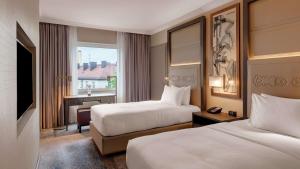 Postel nebo postele na pokoji v ubytování Hilton Munich City