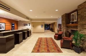 The lobby or reception area at Hampton Inn & Suites Phoenix Chandler Fashion Center