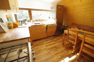 Kuchyňa alebo kuchynka v ubytovaní Ski House Szczyrk - Solisko