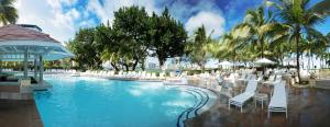 Bazén v ubytování The Condado Plaza Hotel nebo v jeho okolí