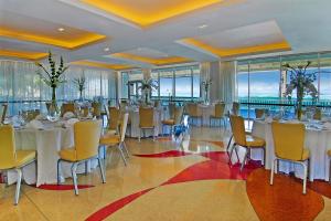 Restaurace v ubytování The Condado Plaza Hotel