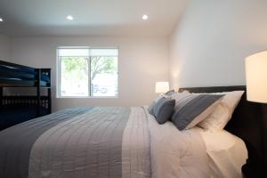 Postelja oz. postelje v sobi nastanitve Universal Studio Stellar Home with pool and jacuzzi