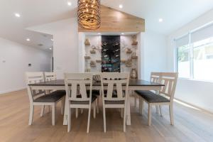 Fotografija v galeriji nastanitve Universal Studio Stellar Home with pool and jacuzzi v Los Angelesu