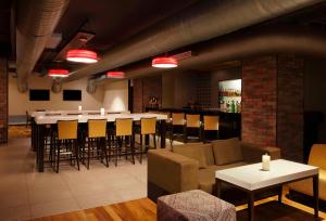 特里凡得琅希尔顿花园酒店餐厅或其他用餐的地方