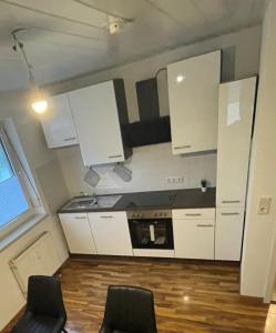 Kuchyň nebo kuchyňský kout v ubytování 4-h3rOeS Legoland Günzburg Wohnung 1