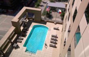 a model of a hotel with two swimming pools at Hampton Inn Houston Downtown in Houston