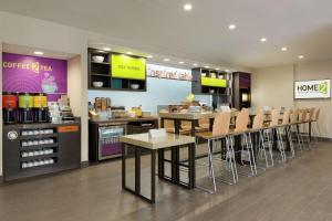 En restaurang eller annat matställe på Home2 Suites by Hilton Stillwater