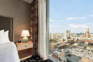 Homewood Suites by Hilton Chicago West Loop Fulton Mkt Area客房内的一张或多张床位