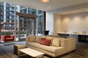 Hampton Inn Chicago West Loop Fulton Market Area的休息区