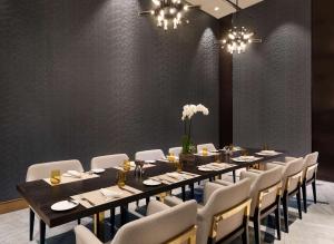 พื้นที่นั่งเล่นของ AlRayyan Hotel Doha, Curio Collection by Hilton