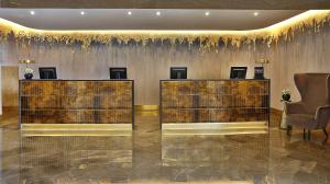 Hilton Tanger City Center大厅或接待区