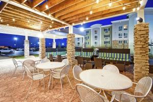 Home2 Suites By Hilton Smyrna Nashville餐厅或其他用餐的地方