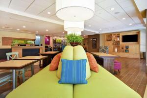 Home2 Suites By Hilton Smyrna Nashville的电视和/或娱乐中心