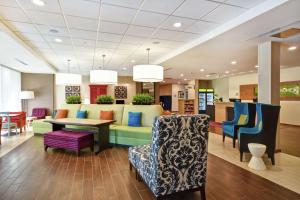 Home2 Suites By Hilton Smyrna Nashville的休息区