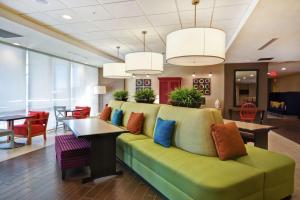 Home2 Suites By Hilton Smyrna Nashville的休息区