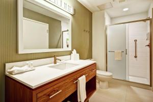 Home2 Suites By Hilton Smyrna Nashville的一间浴室