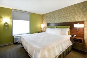 Home2 Suites By Hilton Smyrna Nashville客房内的一张或多张床位