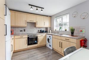 Η κουζίνα ή μικρή κουζίνα στο Free Parking Irlam Flat