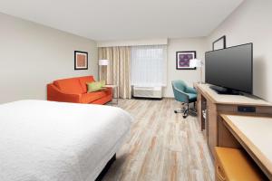TV a/nebo společenská místnost v ubytování Hampton Inn Denver Tech Center South