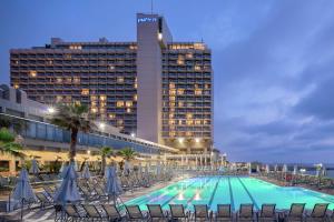 Bazén v ubytování The Vista At Hilton Tel Aviv nebo v jeho okolí
