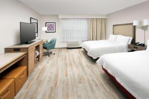 TV a/nebo společenská místnost v ubytování Hampton Inn Denver Tech Center South