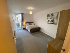 a small bedroom with a bed and a window at Spacious Flat in Central Street in Street