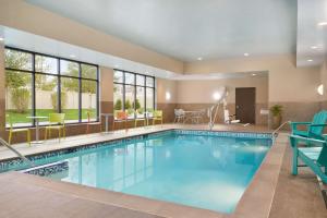 Bazén v ubytování Home2 Suites By Hilton Joliet Plainfield nebo v jeho okolí