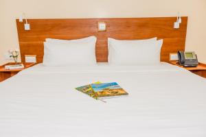 Voodi või voodid majutusasutuse The Glacier Hotel Nanyuki toas