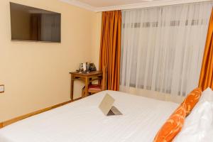Voodi või voodid majutusasutuse The Glacier Hotel Nanyuki toas