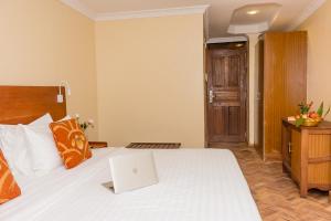 Voodi või voodid majutusasutuse The Glacier Hotel Nanyuki toas