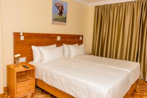 Voodi või voodid majutusasutuse The Glacier Hotel Nanyuki toas