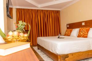 Voodi või voodid majutusasutuse The Glacier Hotel Nanyuki toas